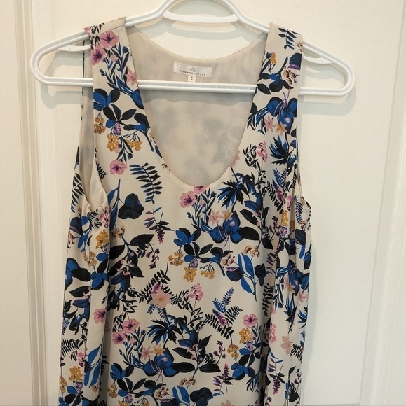 Set of  2 Reitmans floral blouses - Picture 2 of 11